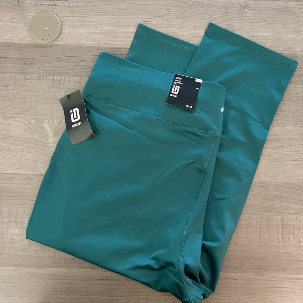 NWT Ideology Plus Size Women's Solid 7/8 Cropped Leggings